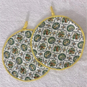 5/$35 Vintage Handmade Round Green Yellow Floral Fabric Pot Holders  Trivets